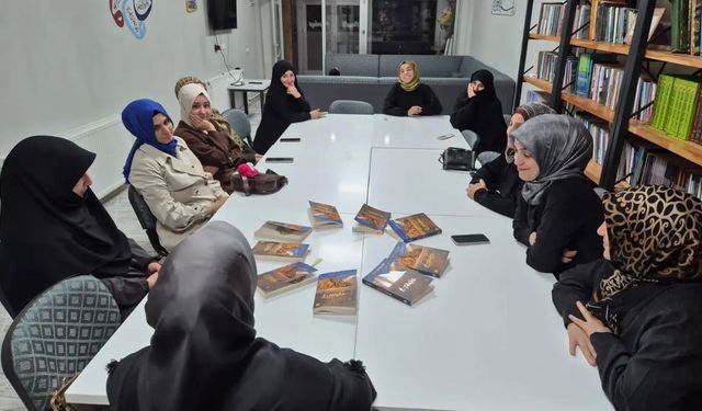 Bayburt'ta kadınların katılımıyla kitap tahlili yapıldı