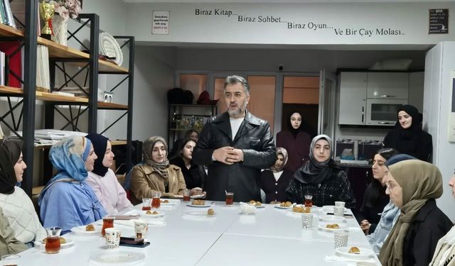 Bayburt'ta üniversite öğrencileriyle hadis sohbeti yapıldı