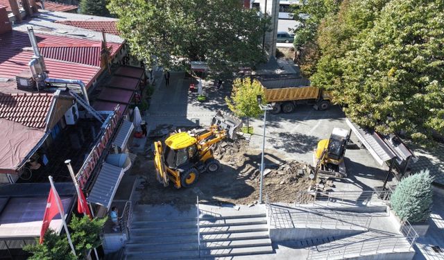 Bedesten Çarşısı yanındaki eski taban taşları yenileniyor