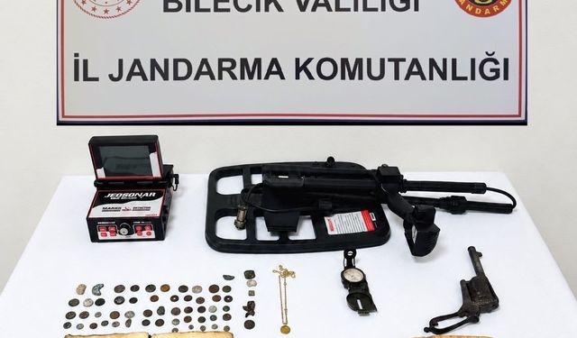 Bilecik'te tarihi eser operasyonu: 51 sikke ele geçirildi