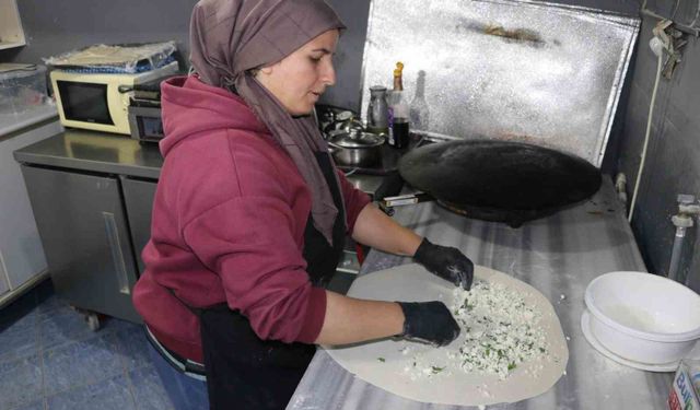 Biri kanser tedavisi gören 4 çocuğuna hem anne hem baba oldu