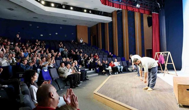 Bodrum'da tiyatro perdesi 'Cambazın Cenazesi' ile açıldı
