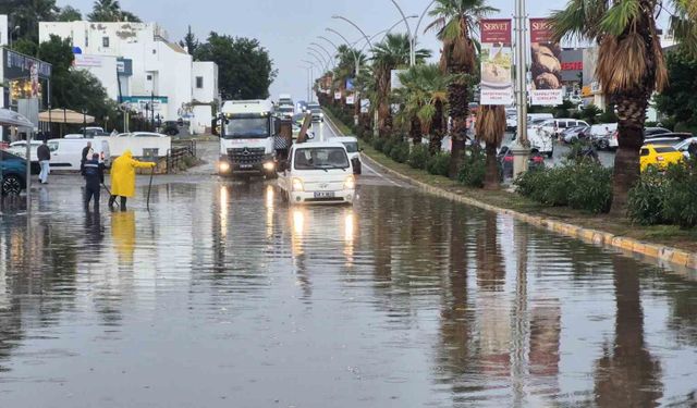 Bodrum'da yol göle döndü