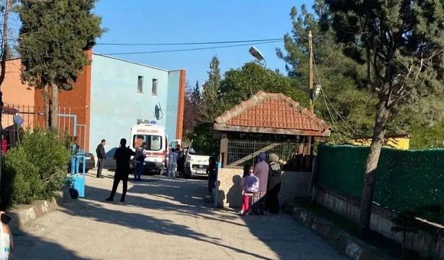 Boyabat'ta servis aracı 8 yaşındaki öğrenciye çarptı