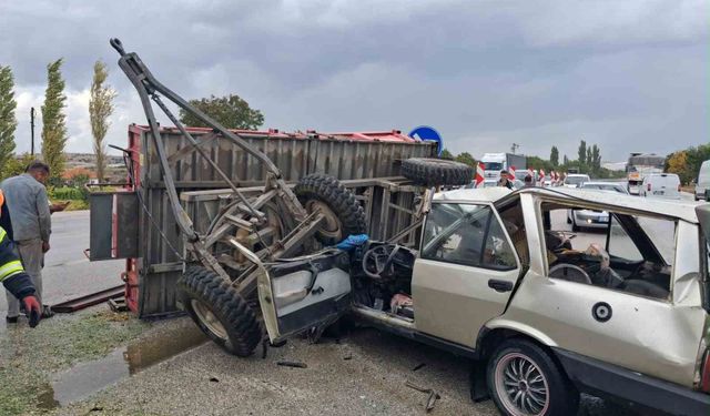 Burdur'da traktör ile otomobil çarpıştı: 1 ağır yaralı