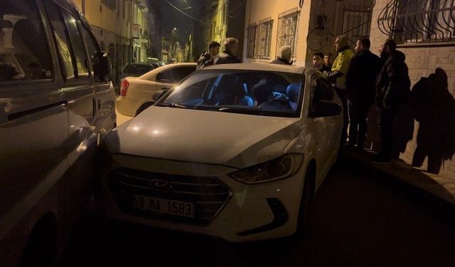 Bursa'da önce otomobille kovaladı, kaza yaptırdı... Kaldırım taşıyla peşine düştü