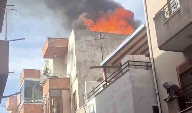 Çanakkale'de çatı katında çıkan yangın korkuttu