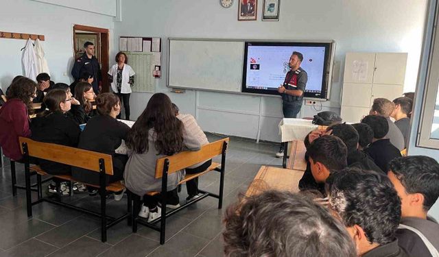 Çanakkale'de okul önlerinde denetimler aralıksız sürüyor