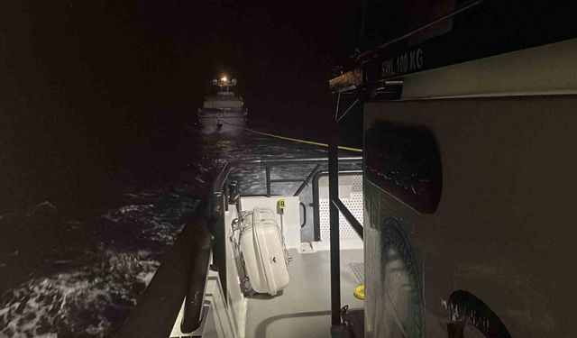 Çanakkale'de sürüklenen teknedeki 3 kişi kurtarıldı