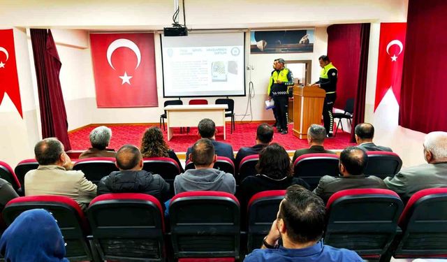 Çemişgezek'te okul servis şoförlerine trafik güvenliği eğitimi
