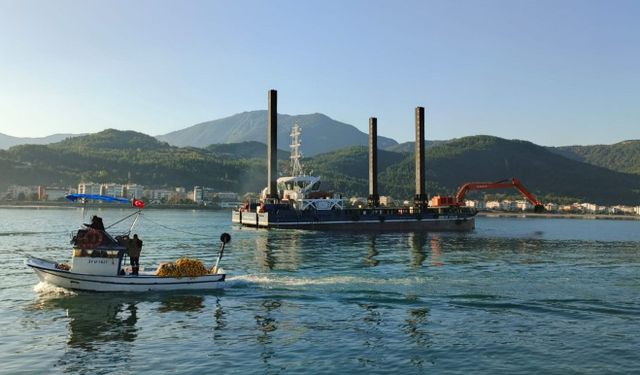 Cide Limanı'nda temizlik çalışması
