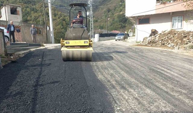 Çilimli'de asfalt yama çalışması sürüyor