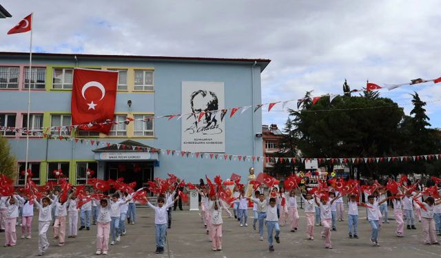 Çivril'de 29 Ekim coşkusu törenlerle başladı