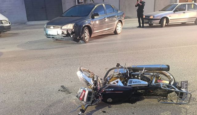 Çorum'da otomobil ile motosiklet çarpıştı: 1 yaralı