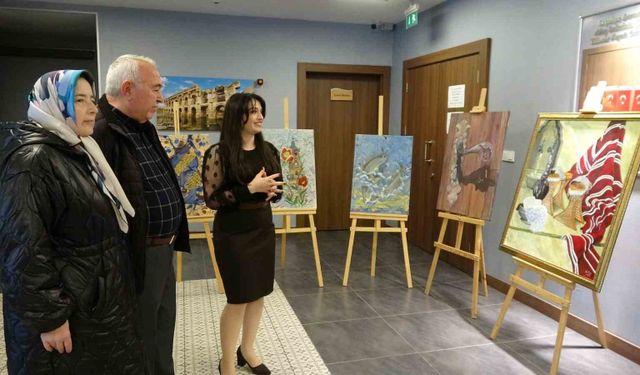 Cumhuriyet Bayramı sergisinde Türk kültürünü yansıtan eserler dikkat çekti