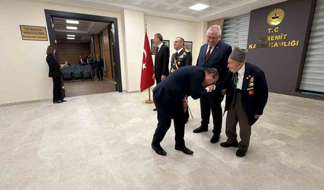 Cumhuriyet Bayramında, Kore Gazisi'ne gösterilen saygı tebrikat törenine damga vurdu