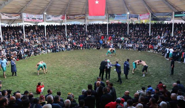 Cumhuriyet ile yaşıt karakucak güreşlerine yoğun ilgi