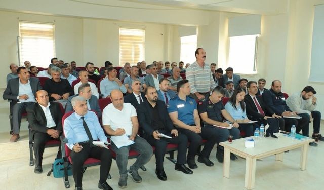 Çüngüş'te muhtarlar toplantısı düzenlendi