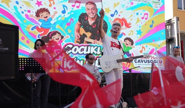 Denizli Büyükşehirle Cumhuriyet coşkusu okullara taştı