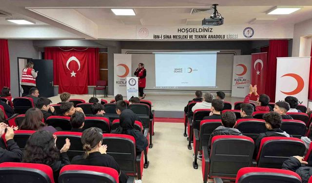 Düzce'de lise öğrencilerine Kızılay ve ilk yardım eğitimi verildi