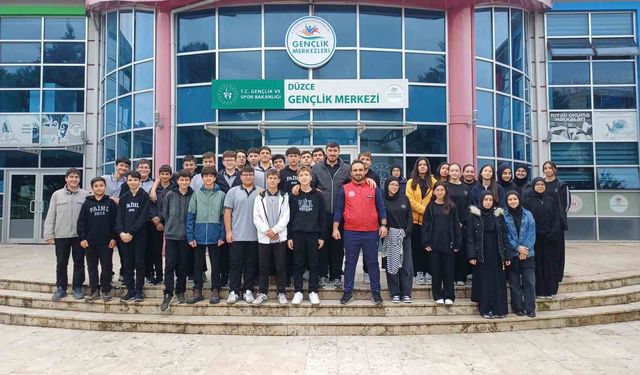 Düzce'de öğrenciler gençlik merkezinde buluştu