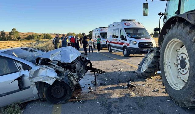 Edirne'de traktör otomobille çarpıştı: 1 yaralı