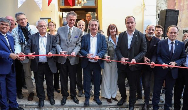 Efeler'de Atatürk Kültür Evi hizmete açıldı