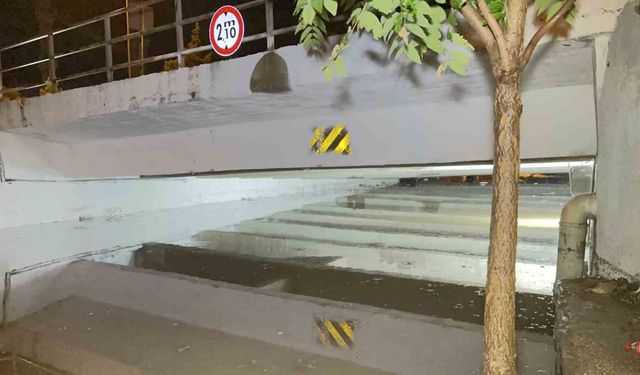 Elazığ'da sağanak yağışta su seviyesi 2,10 metrelik sınırı buldu