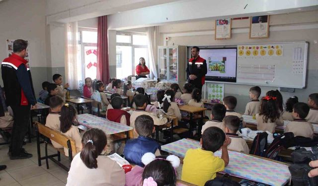 Erzincan'da öğrencilere organik tarım eğitimi