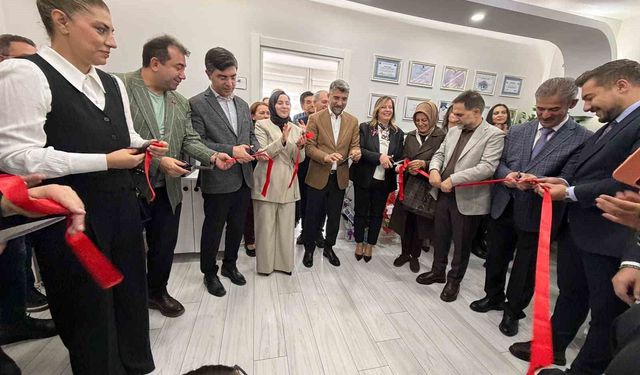 Erzurum protokolü Doç. Dr. Sertaç Zengil'in muayenehane açılışında buluştu