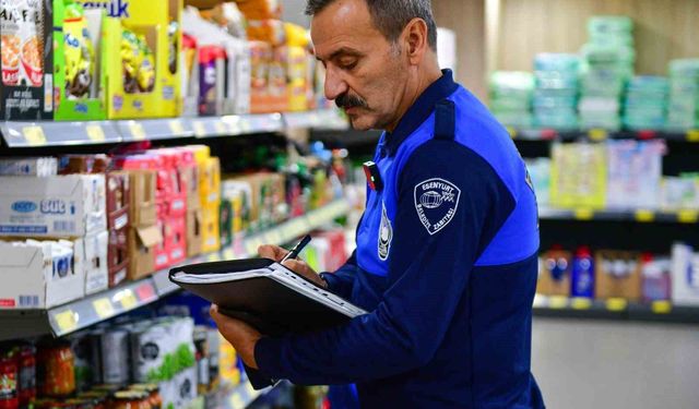Esenyurt'ta marketlere sıkı denetim: Etiket fiyatları, son kullanma tarihleri ve hijyen şartları kontrol edildi