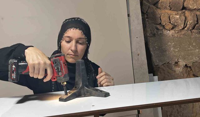 Eşine destek olmak için çıraklığa başladı, mobilya ustası oldu
