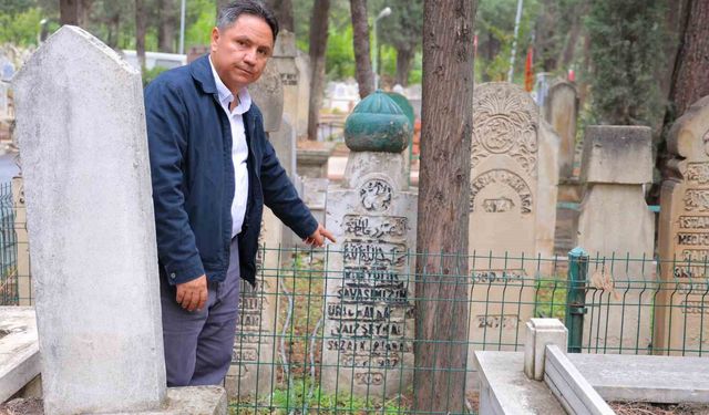 Eski Türkçe harflerle hazırlanan mezar taşının ardındaki Şeyh Ali Sezai Efendi'nin hikayesi
