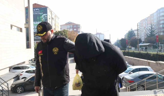 Eskişehir merkezli 5 ildeki fuhuş operasyonunda yakalanan 17 şüpheli adliyeye sevk edildi