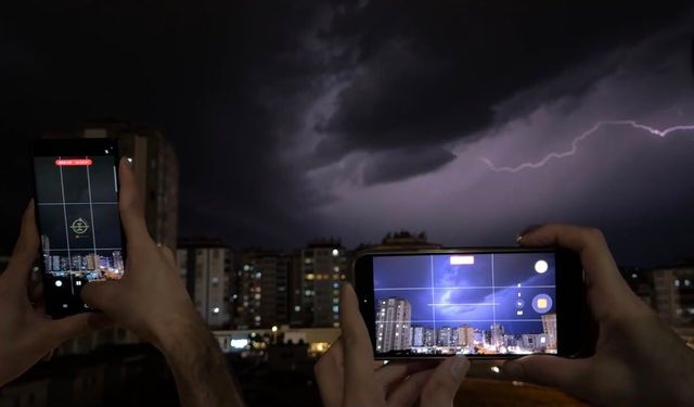 Gaziantep'te şimşekler geceyi aydınlattı