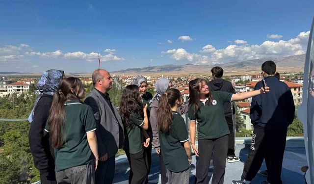 Gençlerin bilim ve uzay merakı gözlemevinde buluştu