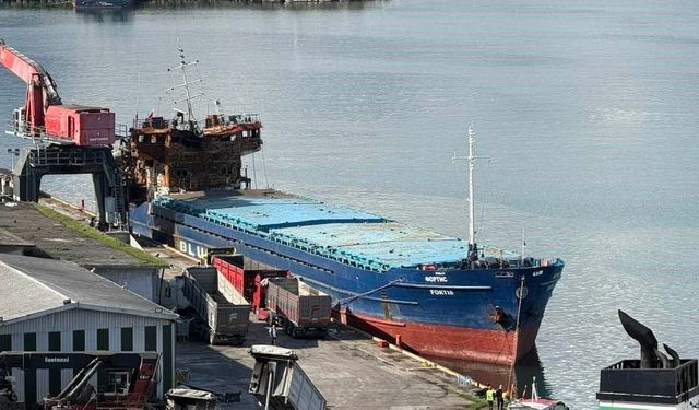 Giresun'da hasarlı gemiden yayılan yanık kokusu endişelendirdi