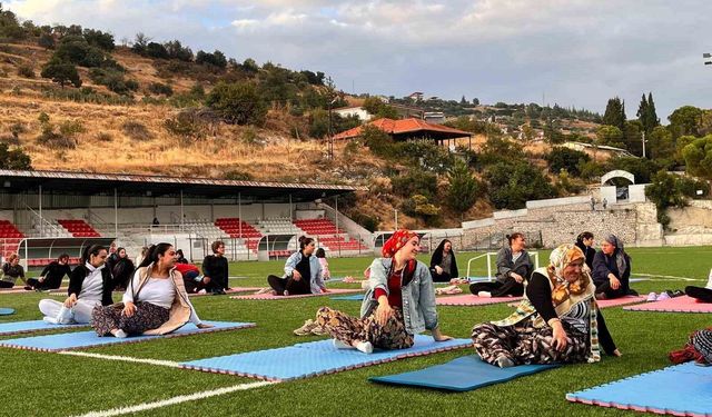 Güney'de kadınlar yoga yaptı
