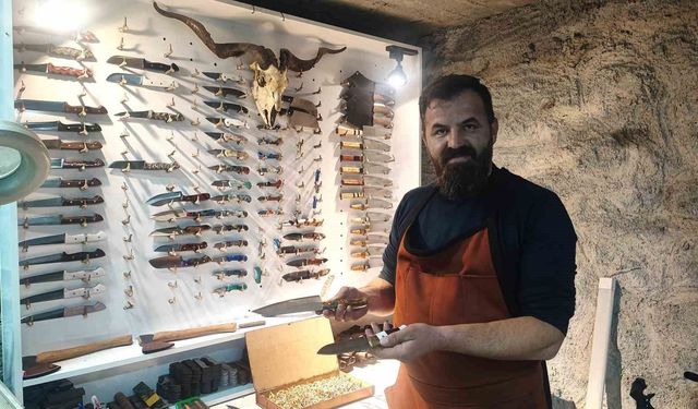 Hayalini odunlukta gerçekleştirdi: Hurda metalleri sanata dönüştürüyor