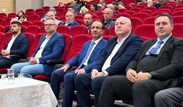 Hayrabolu'da 'Hz. Peygamber ve Güzel Ahlak' konulu konferans düzenlendi