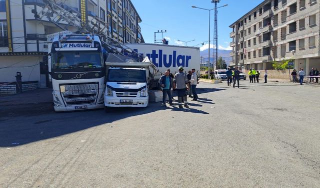 Iğdır'da tır ile hafif ticari araç arasında takip gerilimi kazayla sonuçlandı