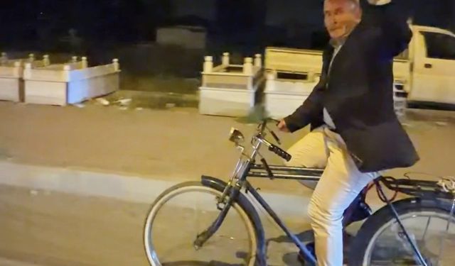 Iğdır'da yaşlı vatandaş Cumhuriyet konvoyuna bisikletiyle katıldı