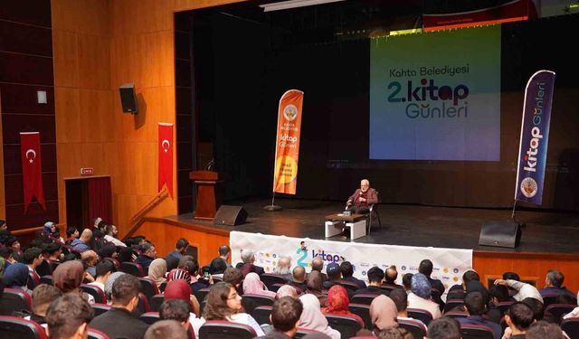 İhsan Süreyya Sırma, Kâhta 2. Kitap Günleri'nde okurlarıyla buluştu
