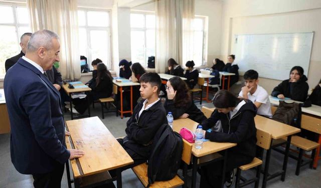 İl Milli Eğitim Müdürü Akbaş, öğrencilerle bir araya geldi