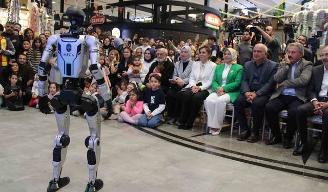 İnsansı robot Mega'ya Kayserililerden yoğun ilgi