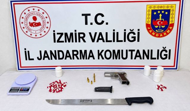 İzmir'de uyuşturucu operasyonu: 77 hap ele geçirildi