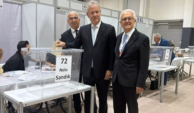 İZTO'da seçim heyecanı: İlk oyu Başkan Özgener kullandı