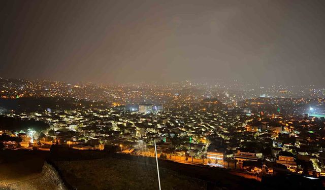 Kahramanmaraş'ta sağanak bazı yolları göle çevirdi