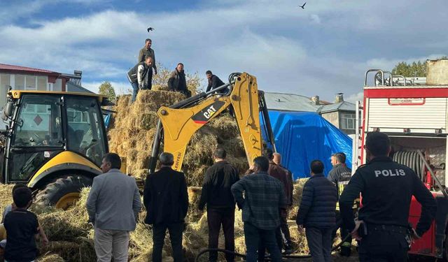 Karayazı'da evin önündeki otlar alev aldı