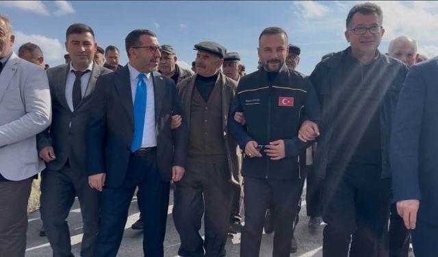 Kars'ta köy yollarında beton yol çalışmaları sürüyor